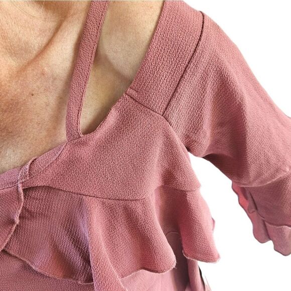 NWT CRAVE FAME Women's Rosewood Mauve Ruffle Cold Shoulder Top Size Medium - Picture 4 of 16